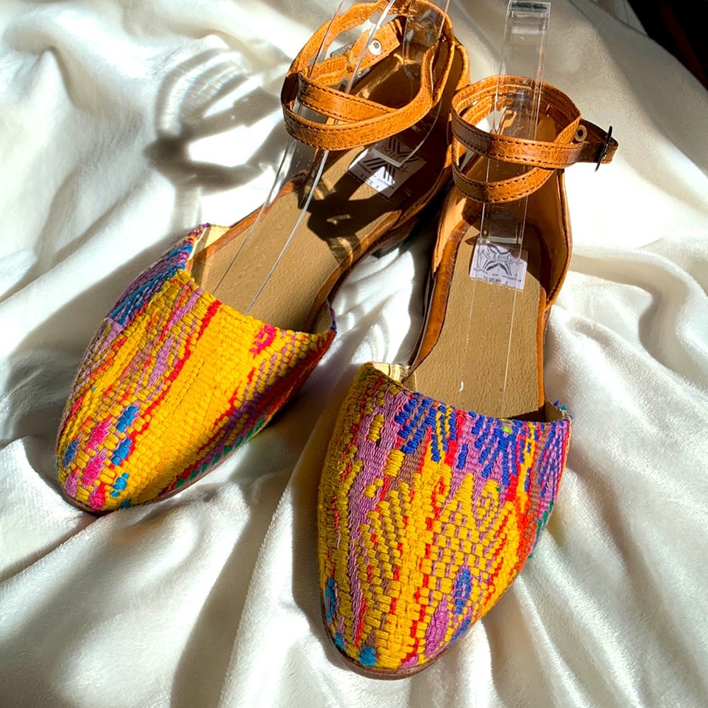 Uxibal San Juan made in Guatemala woven flats. New. Size 8